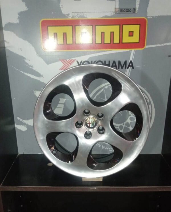 KIT DA 4 CERCHI IN LEGA DA 17 POLLICI ORIGINALI ALFA ROMEO STILE QUADRIFOGLIO RESTAURATI A NUOVO